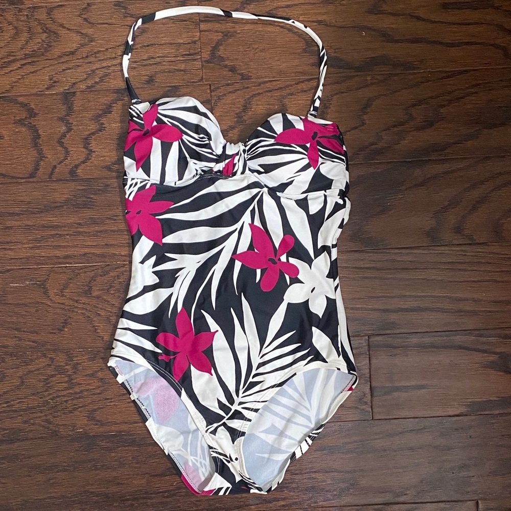 Tommy Bahama one peice Swimsuit 4